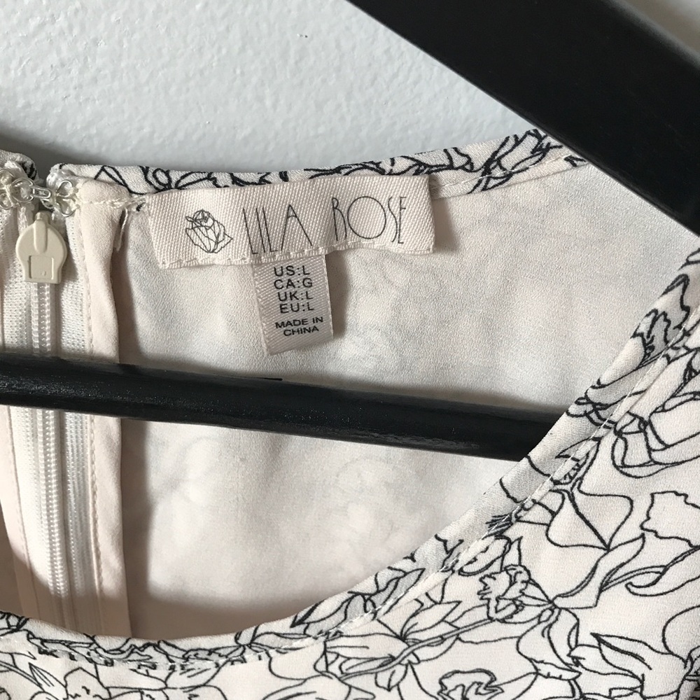 Lila Rose Trapeze Split Back Floral Taupe Tank - Picture 3 of 8