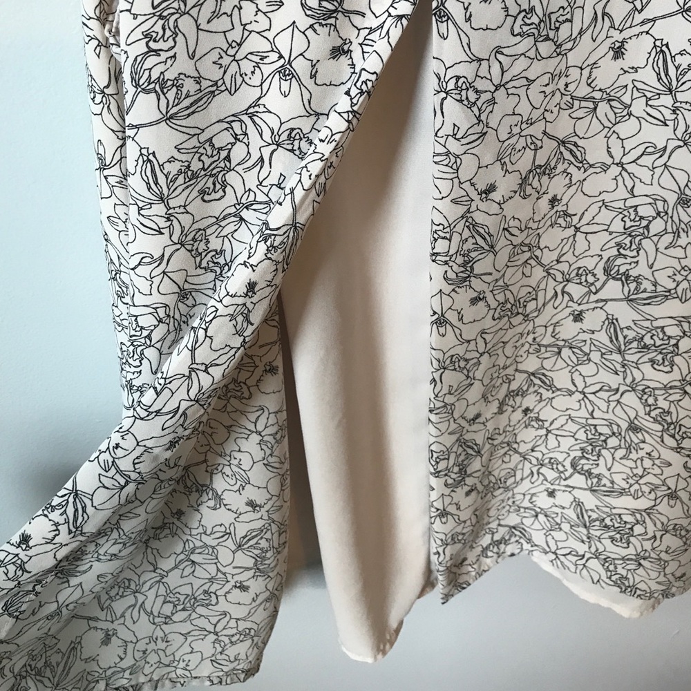 Lila Rose Trapeze Split Back Floral Taupe Tank - Picture 5 of 8