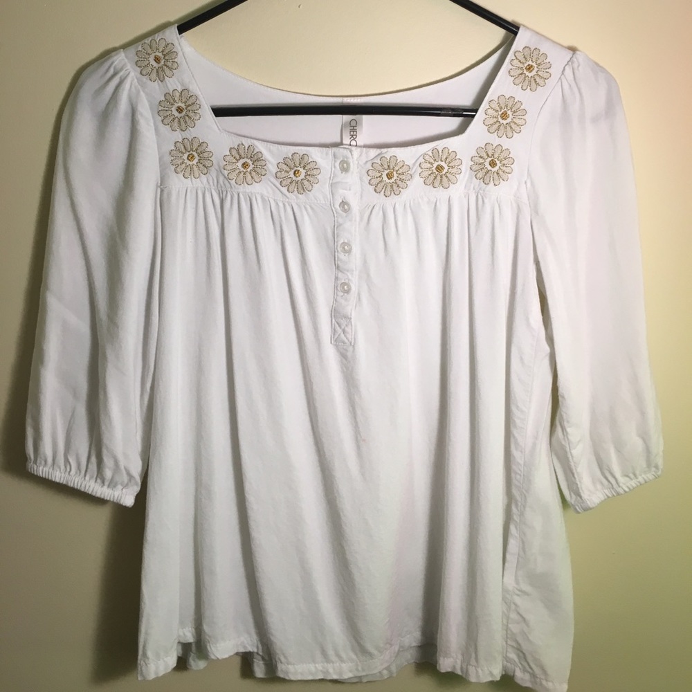 Beautiful off-white blouse!
