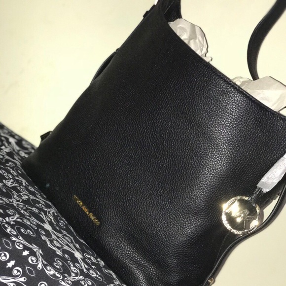 Micheal Kors - Picture 1 of 3