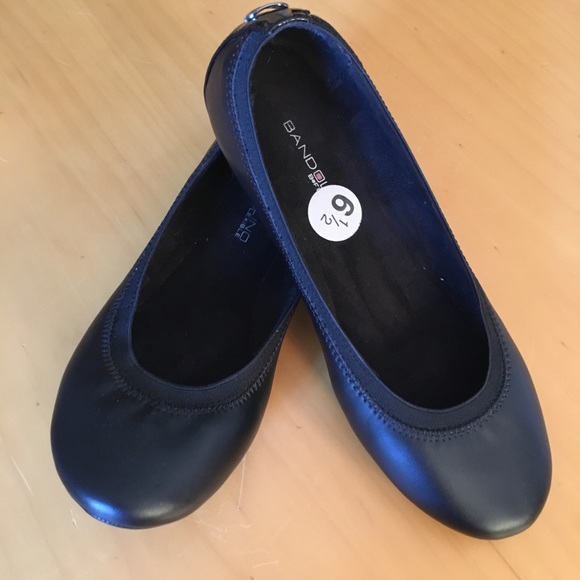 Bandolino Shoes - Classic Bandolino Black Flats ❤️ OFFERS WELCOME