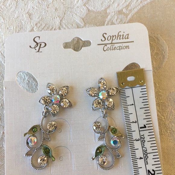 Crystal Butterfly Necklace Set/White - Picture 5 of 7