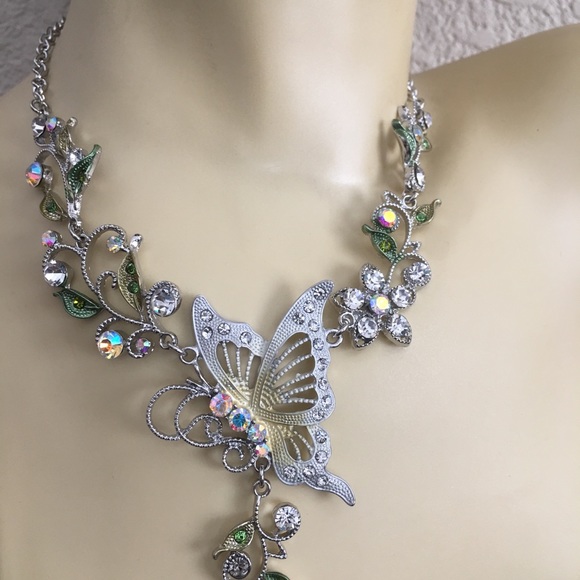 Crystal Butterfly Necklace Set/White - Picture 7 of 7