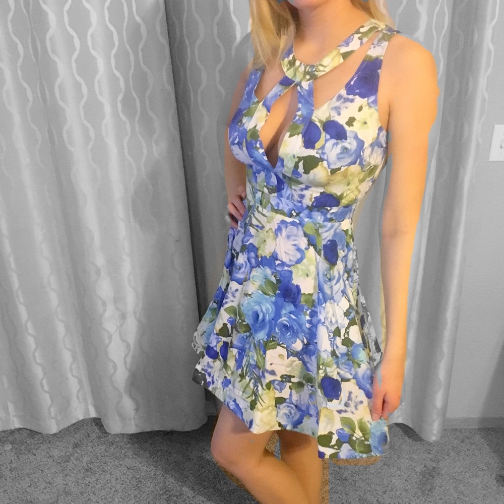 💕DATE NIGHT ⚡️ Floral Dress - Picture 2 of 2
