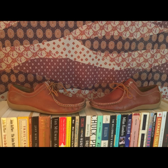 Vintage Women's Camel Leather Clark Wallabees - Picture 5 of 6