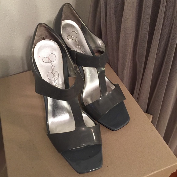 Jessica Simpson gray heels - Picture 2 of 4