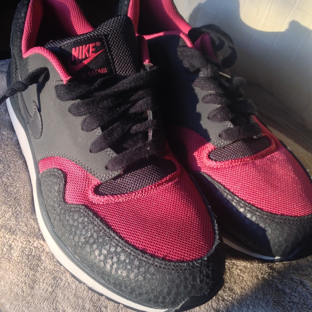 Nike air safari sz 10.5 for 60$ OBO