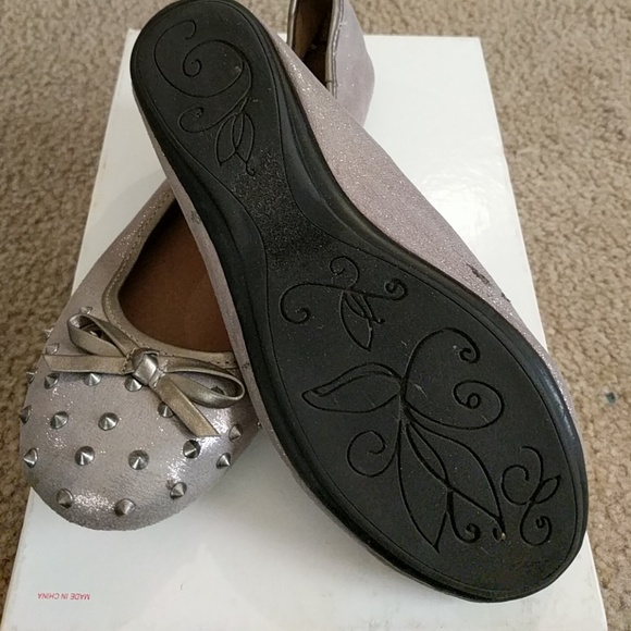 Bongo Flats with studs - Picture 3 of 3