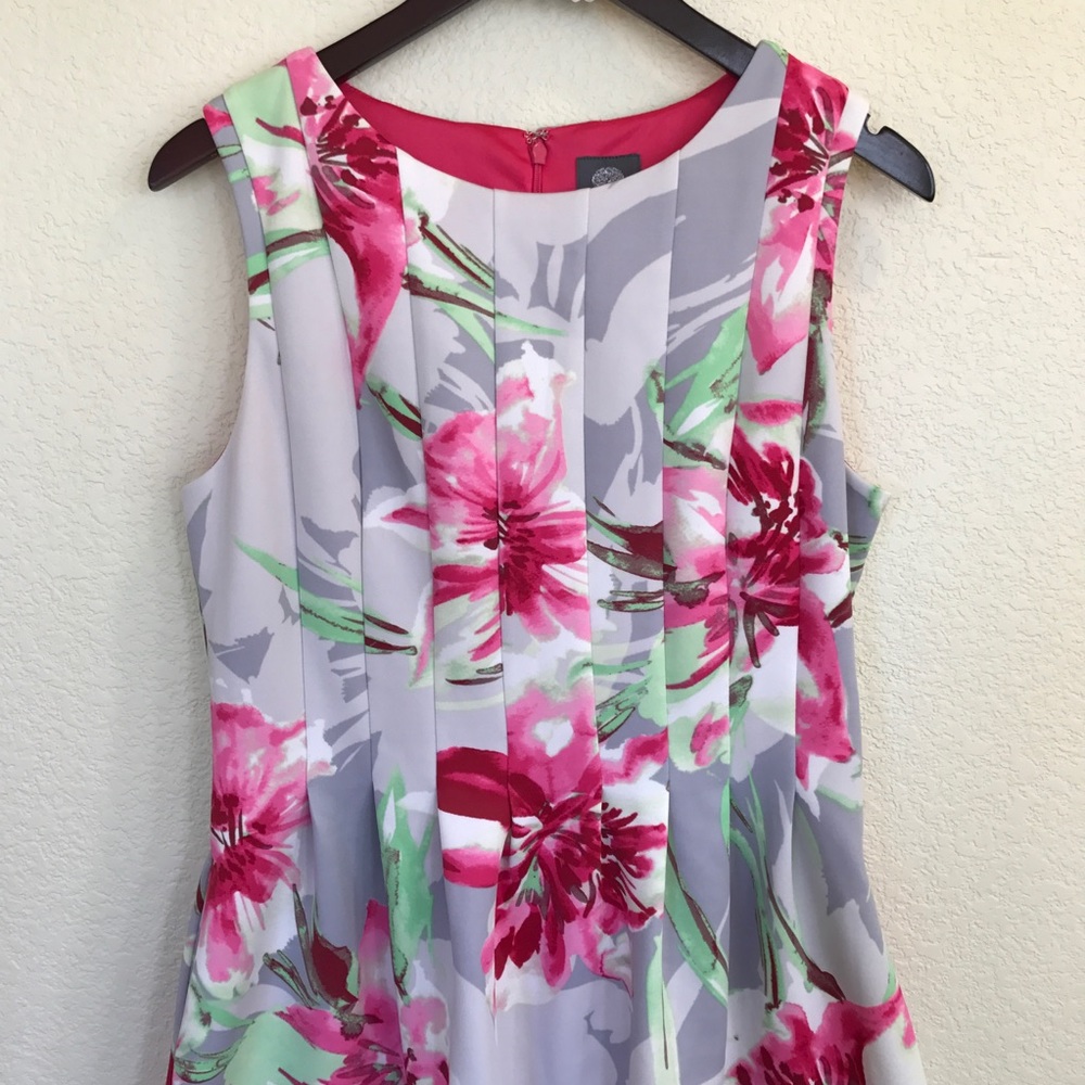 Vince Camuto Floral fit flare dress reverse pleat - Picture 2 of 8
