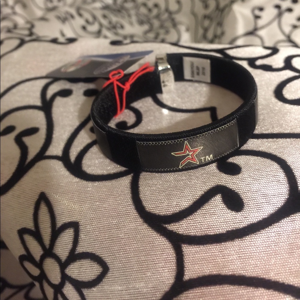 NWT Astros band Necklace!