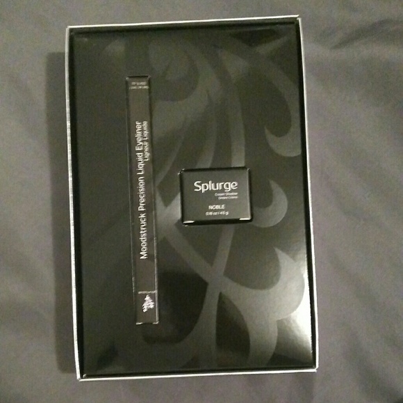 New in box! Younique makeup gift set - Picture 3 of 4