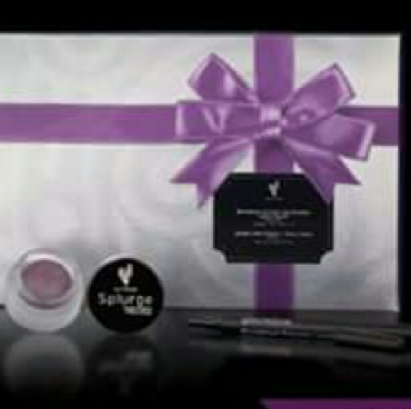 New in box! Younique makeup gift set - Picture 4 of 4