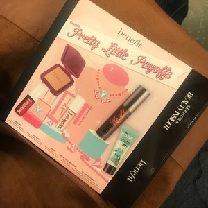 Benefit Pretty Little kit