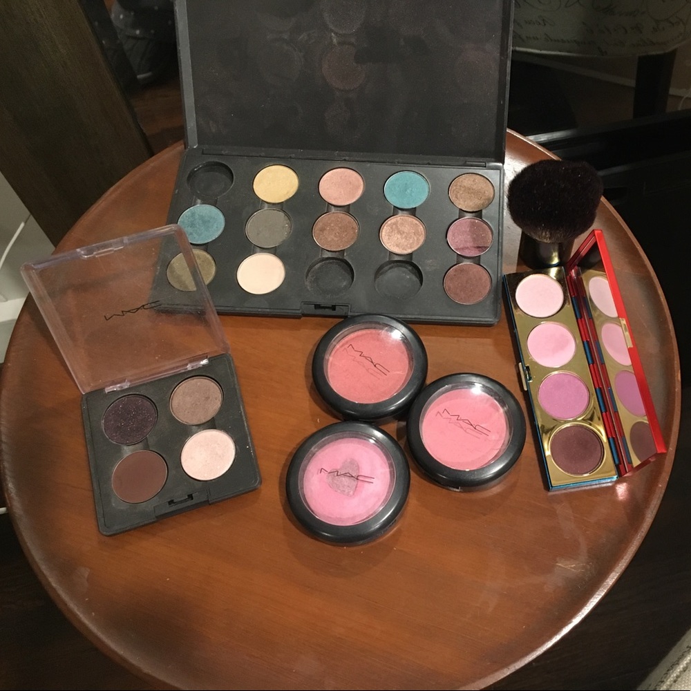 MAC makeup and kabuki brush (used)