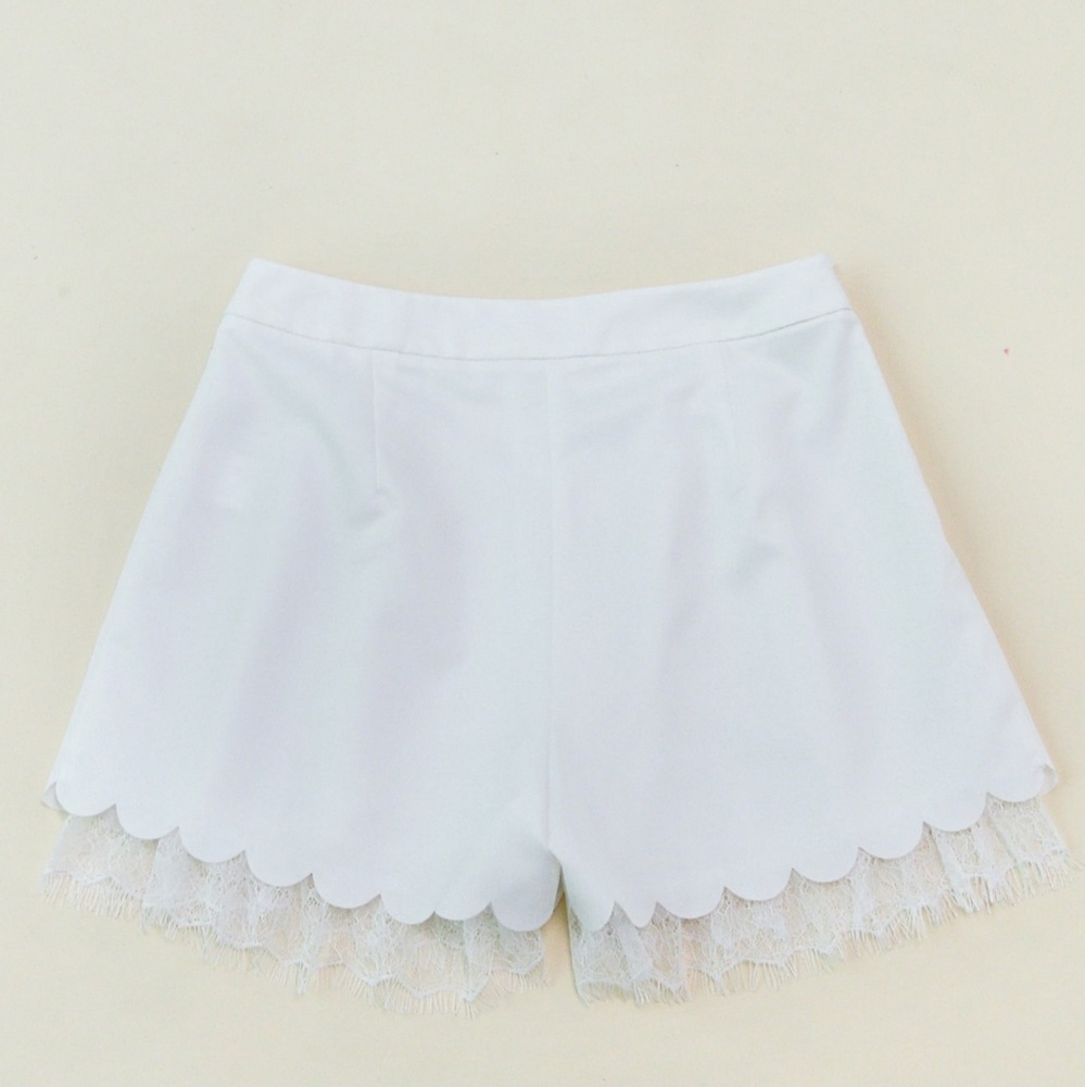 LACE TRIMMED SHORTS - Picture 2 of 4