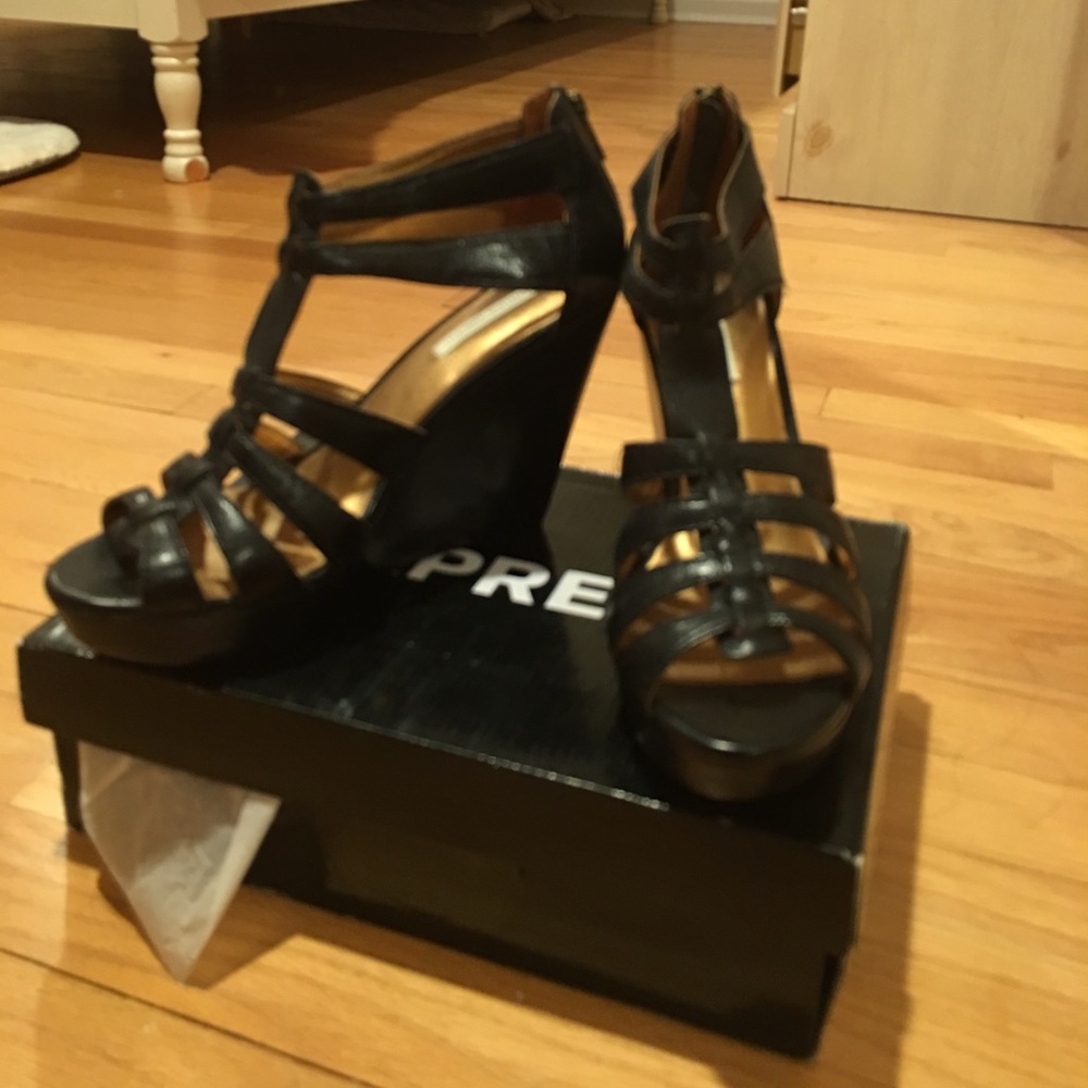 Cynthia Vincent wedge shoe for woman size 8 1/2