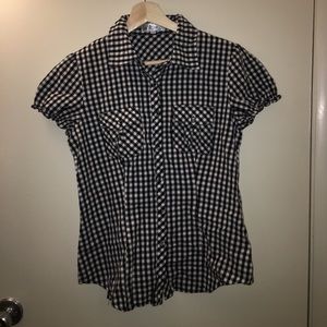 Shirt with a snoopy head on the back