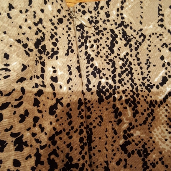 Vince Camuto Python Print Pant - Size 2 - Picture 6 of 6