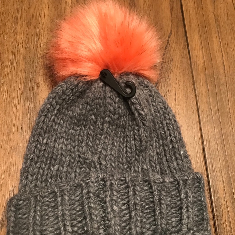 ONLY ONE LEFT ! Pom Pom knit hat by Express