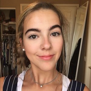 Meet your Posher, Claire