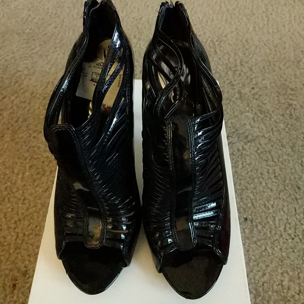 Black Heels - Picture 1 of 4