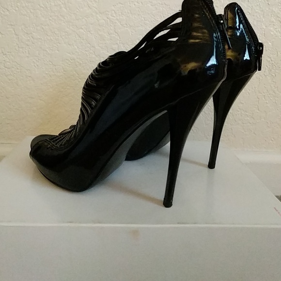 Black Heels - Picture 3 of 4