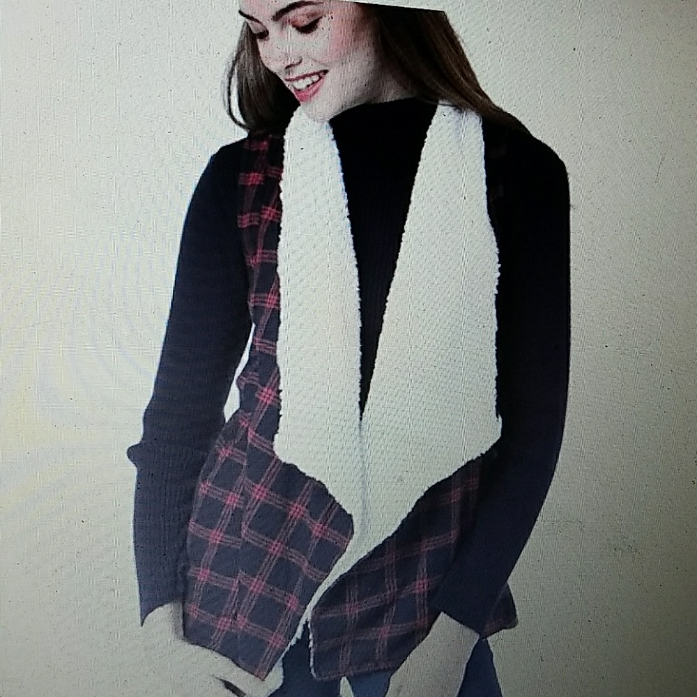 Plaid Vest with Sherpa Collar in red and black