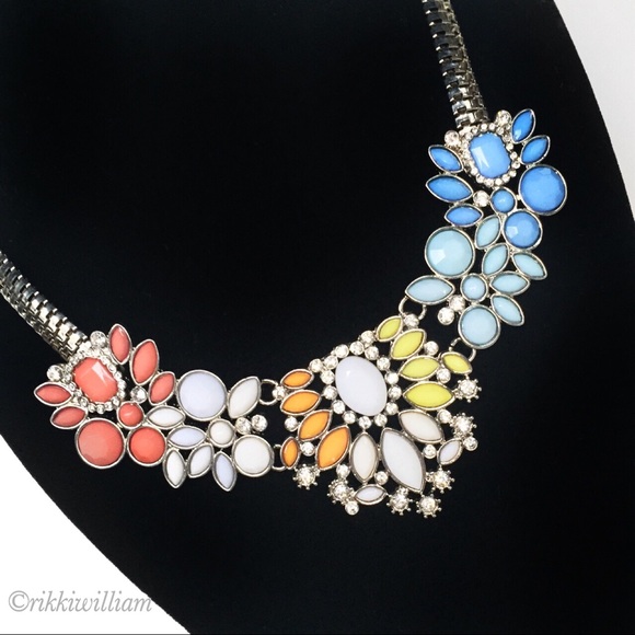 Beautiful Multi-Colored Pastel Statement Necklace - Picture 3 of 4