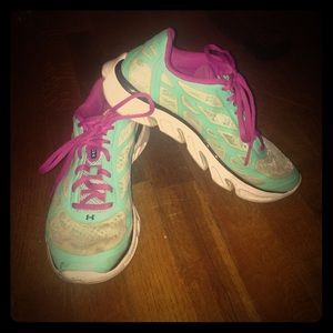 Women's Under Armour Tennis Shoes