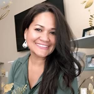 Meet your Posher, Adelfa