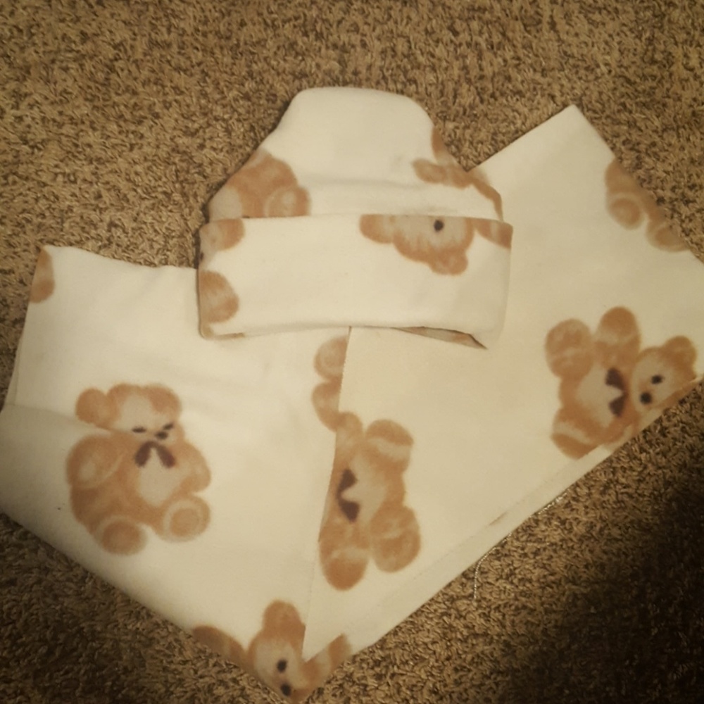 Hat & scarf set - teddy bears.