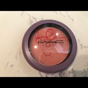 MAC Kelly Osbourne Cheeky Bugger Blush