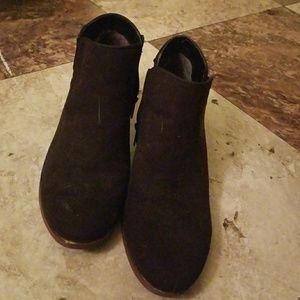 Black dress shoes