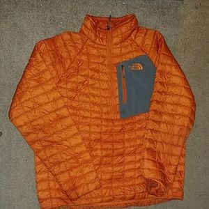 THE NORTH FACE MEN'S ORANGE L PUFFER JACKET!!