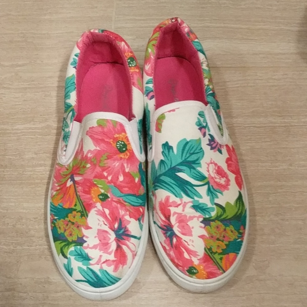 Flower print shoe