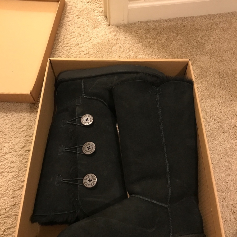 UGG Bailey Button Triplet Black Tall - Size 9
