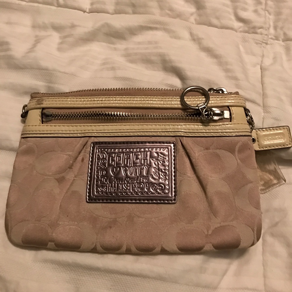Adorable Coach Wristlet Vintage