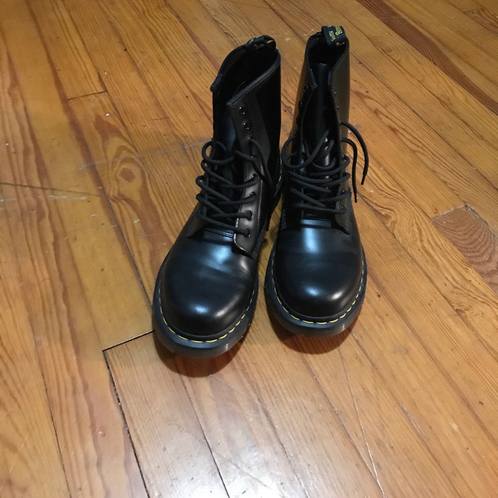Size 10 docs for sale. Worn once, fairly new