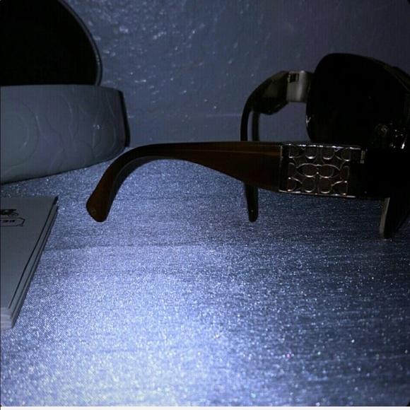 ☀️COACH Sunglasses 🕶 - Picture 3 of 3