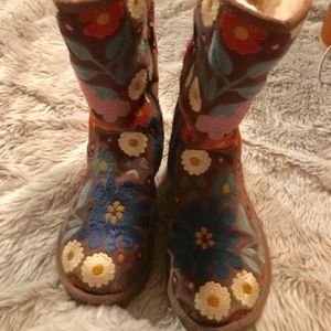 UNIQUE AND RARE Flower Uggs