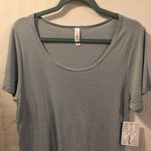 Large LuLaRoe Classic Tee