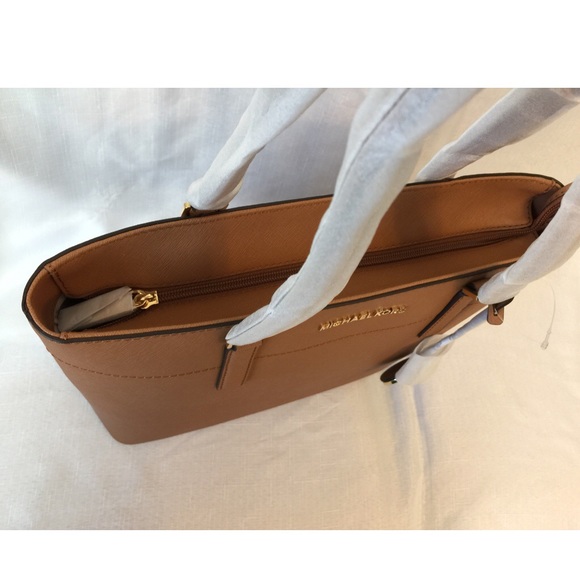 New Michael Kors Morgan Tote in Acorn! - Picture 5 of 7