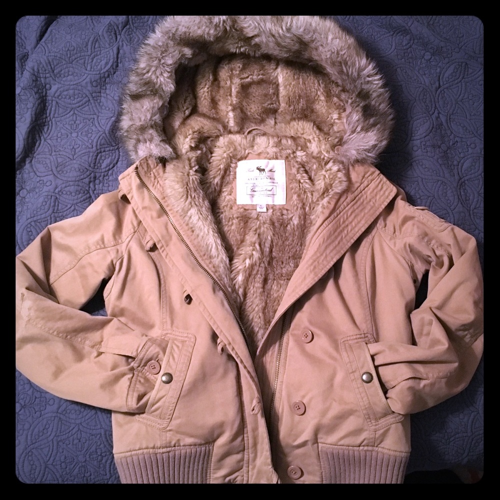 Warm and fuzzy/furry coat ❄️