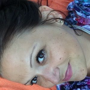 Meet your Posher, Larissa