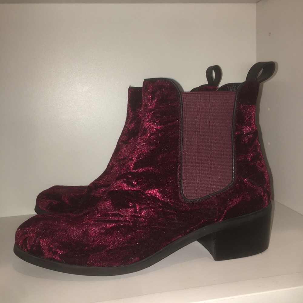Maroon booties