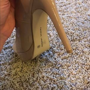 Nude Chinese laundry platform pumps size 8