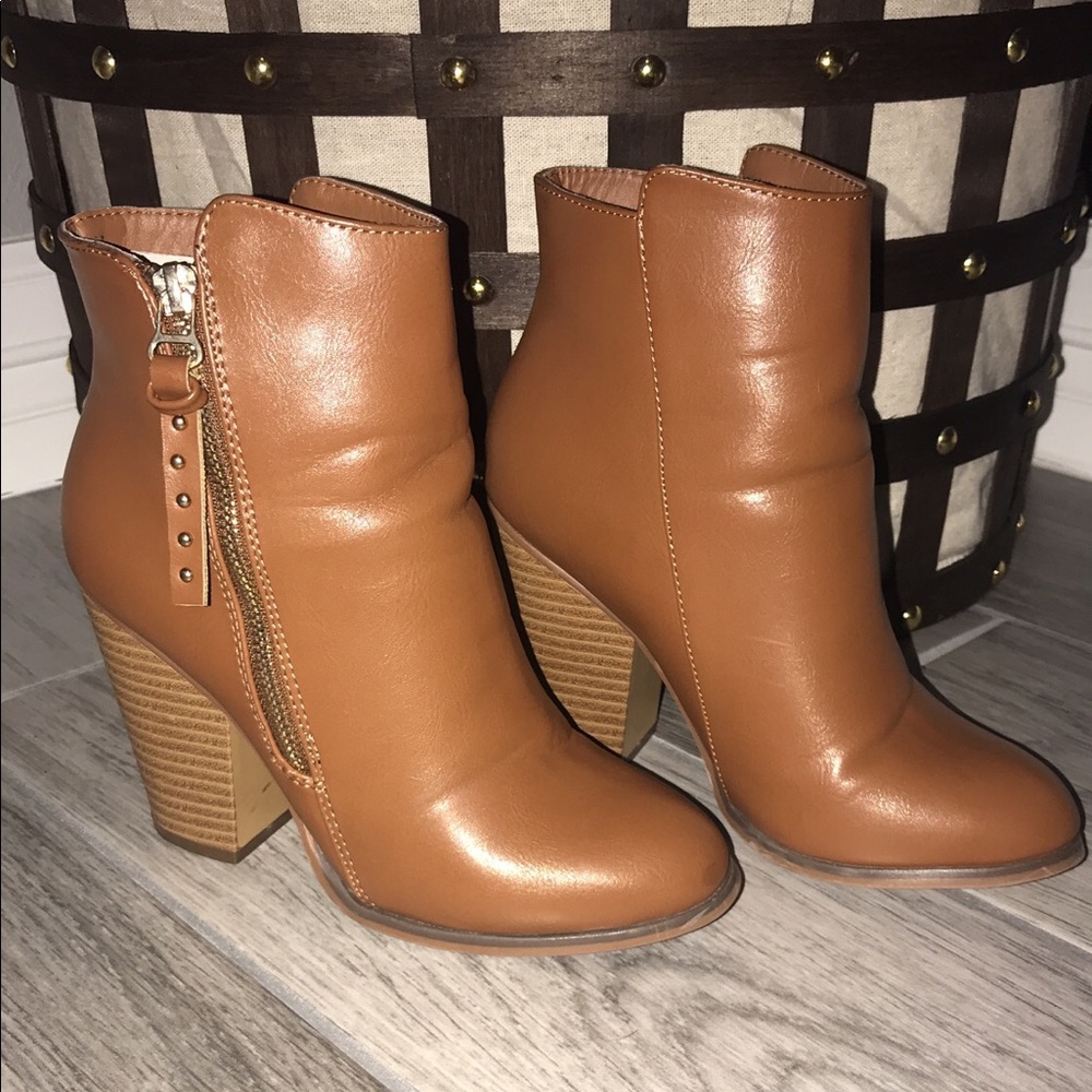 Cognac booties