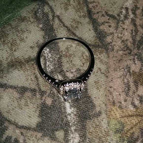 🍯🍑New!!!Silver toned Engagement ring🍯🍑 - Picture 2 of 4