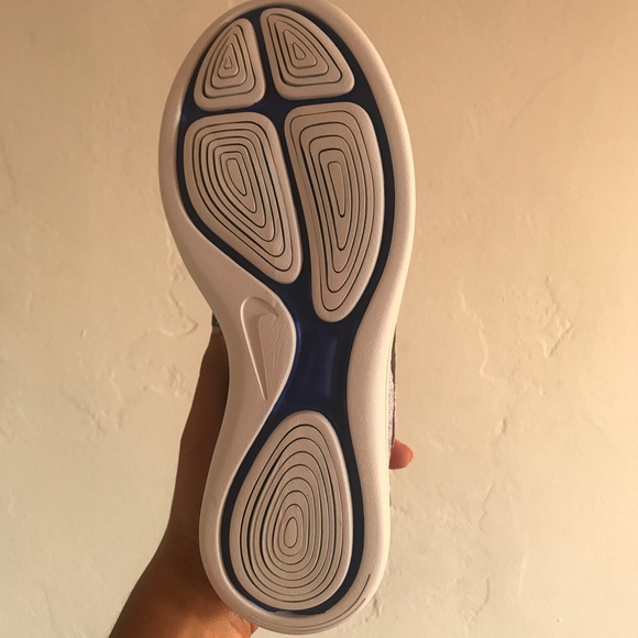 BRAND NEW NIKE LUNAREPIC FLYKNIT LOW - Picture 2 of 4