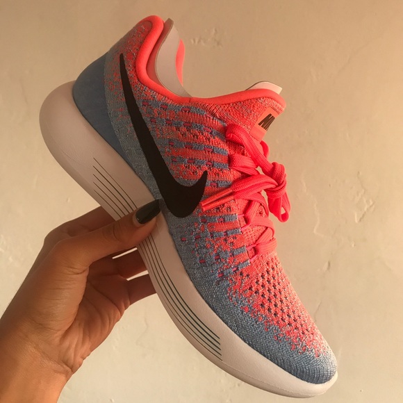 BRAND NEW NIKE LUNAREPIC FLYKNIT LOW - Picture 3 of 4